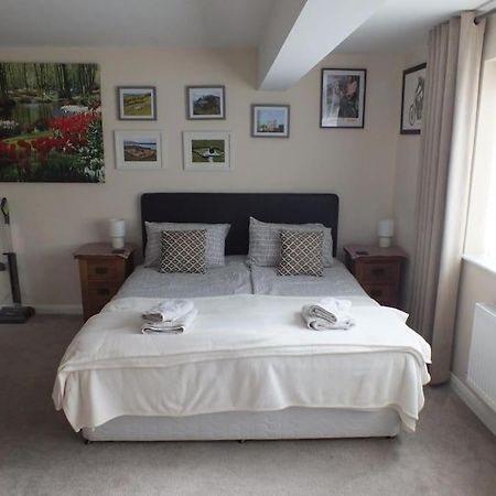 The Rose Garden Apartment Swindon Bagian luar foto