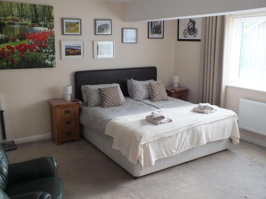 The Rose Garden Apartment Swindon Bagian luar foto